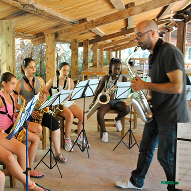 UMH-Escuela-musica-curso-verano_Musicos-en-un-curso-de-verano-380×380